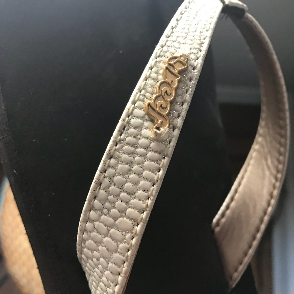 Cushion reef flip flops